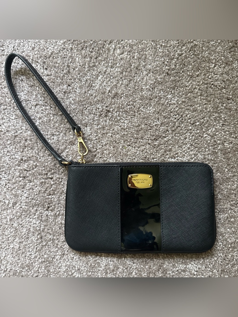 MICHAEL KORS small wristlet EUC ✨